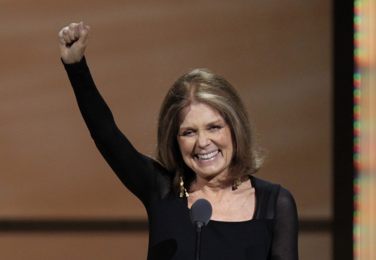 Women's rights activist Gloria Steinem accepts a Woman of the Year award during the 21st annual Glamour Magazine Women of the Year award ceremony in New York November 7, 2011. REUTERS/Lucas Jackson (UNITED STATES - Tags: ENTERTAINMENT) - RTR2TQIB
